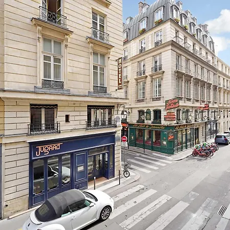 Beautiful In The Heart Of Opera Apartment